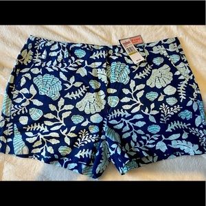 Vineyard Vines NWT 3.5” coastal floral short